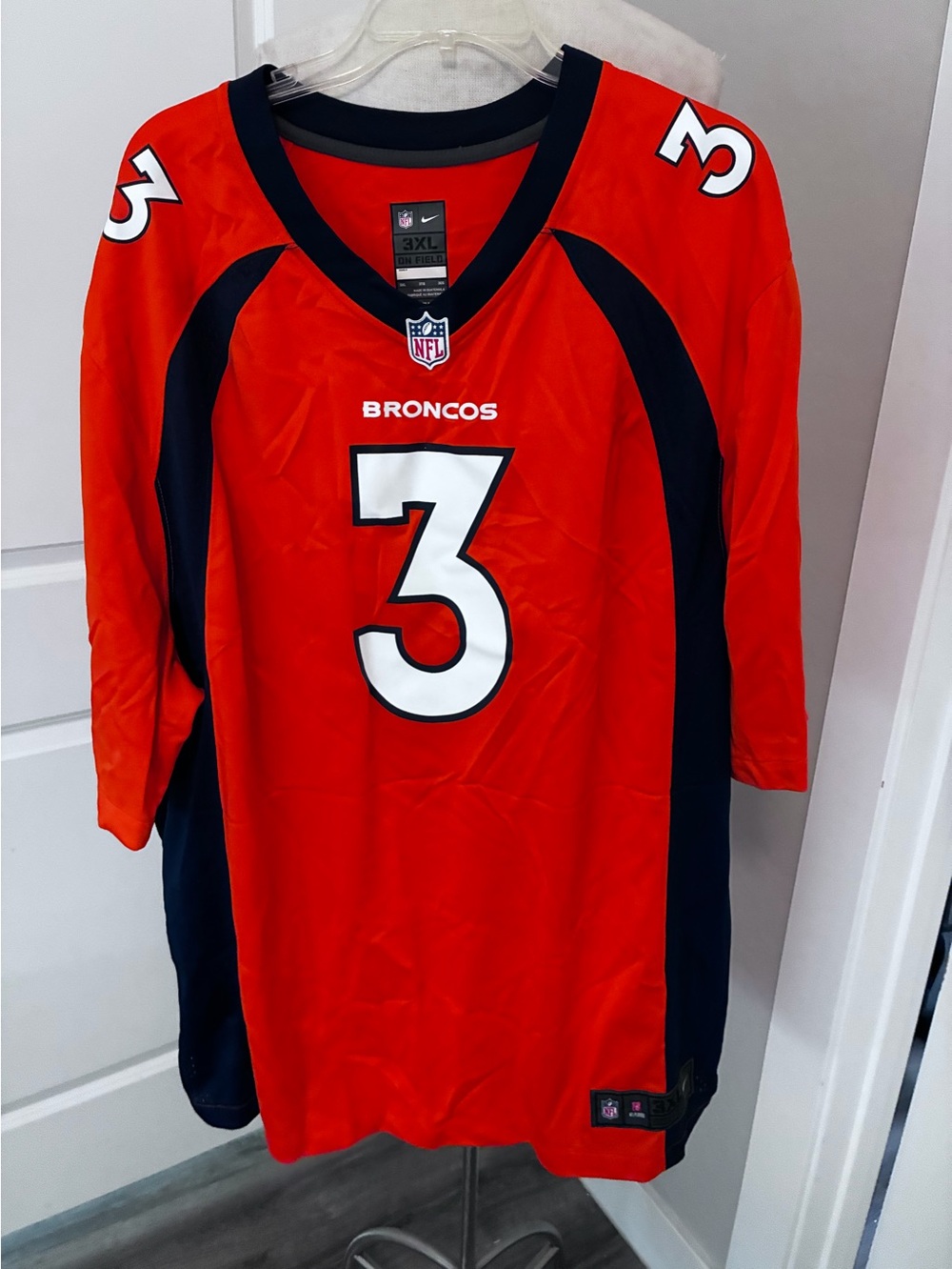 NWOT Nike NFL Denver Broncos #3 Russell Wilson jersey in size 3XL. $200
It featu